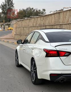 نيسان ألتيما